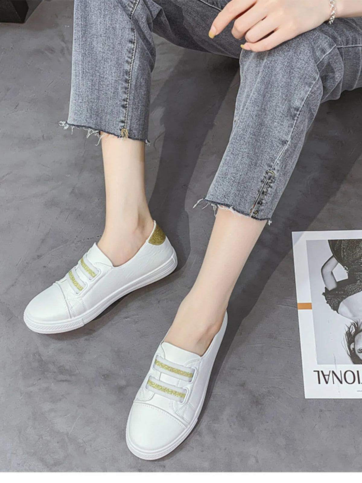 Round Toe Flat Sneakers