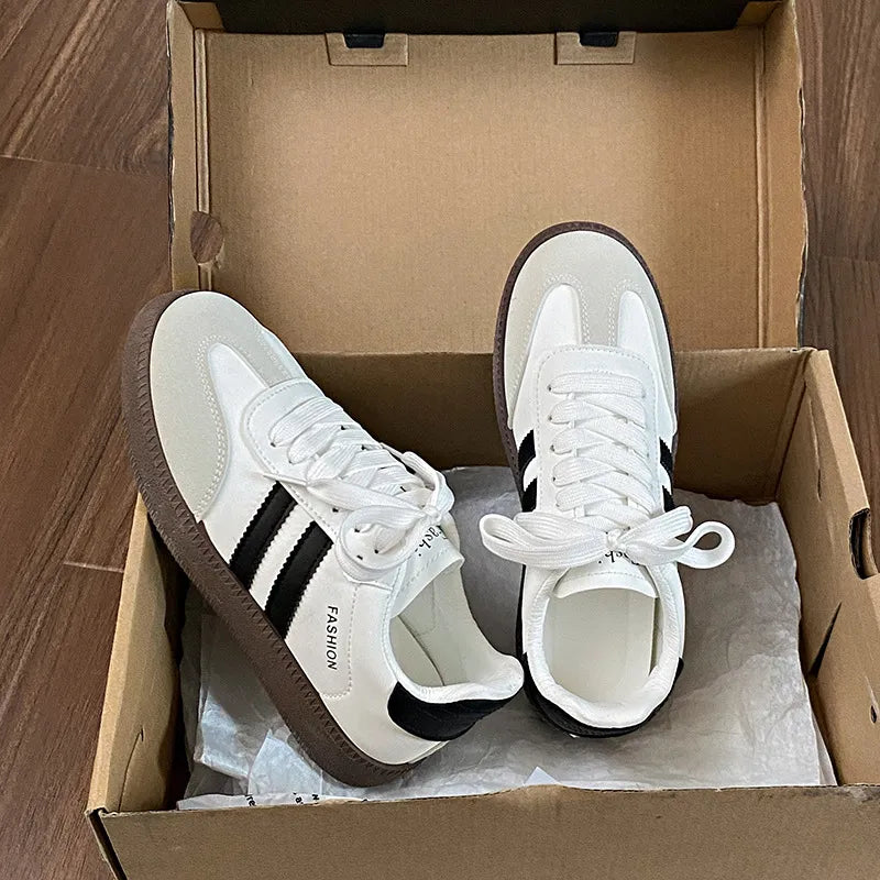 Side Striped Lace Up Round Toe Sneakers