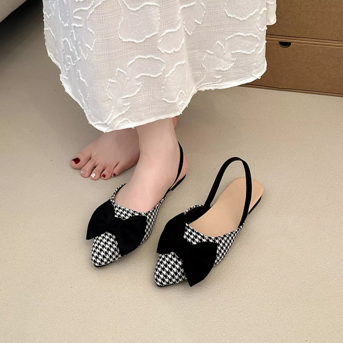Bow-Decorated Pointed-Toe Slingback Sandals